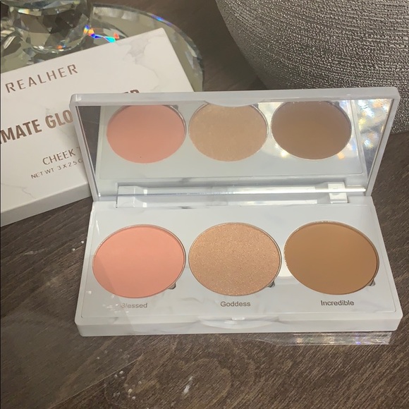 REALHER Ultimate Glow Getter Cheek Trio - Picture 3 of 10